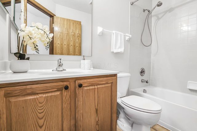 190 Fox Glen Drive W, Pickerington, OH 43147