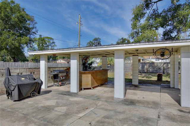 2400 S PARK AVENUE, Sanford, FL 32771