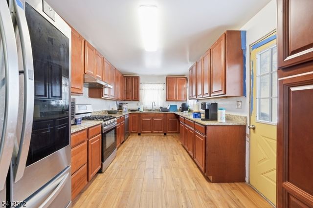 17 High St, Andover Boro, NJ 07821