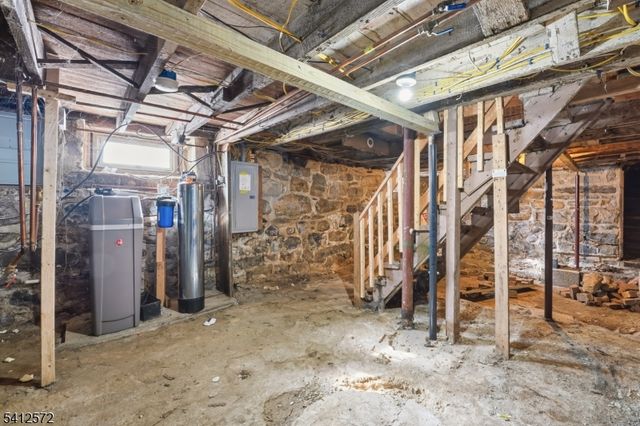 17 High St, Andover Boro, NJ 07821