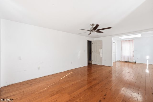 17 High St, Andover Boro, NJ 07821