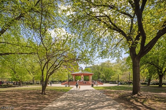 340 Pavonia Ave 1R, Jersey City, NJ 07302