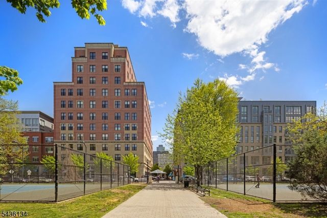 340 Pavonia Ave 1R, Jersey City, NJ 07302