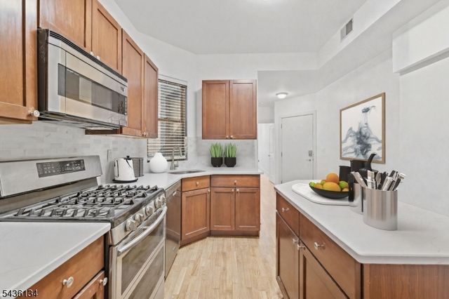 340 Pavonia Ave 1R, Jersey City, NJ 07302