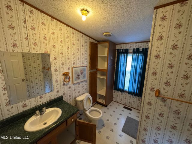 2041 King Road, Southaven, MS 38671