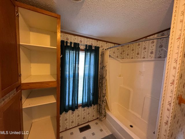 2041 King Road, Southaven, MS 38671