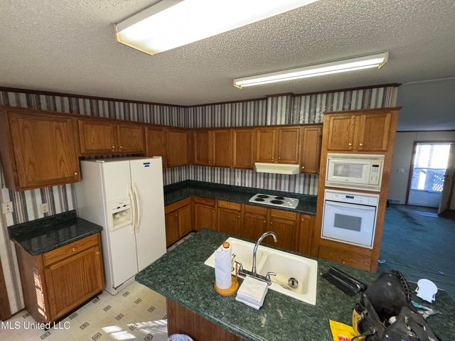 2041 King Road, Southaven, MS 38671