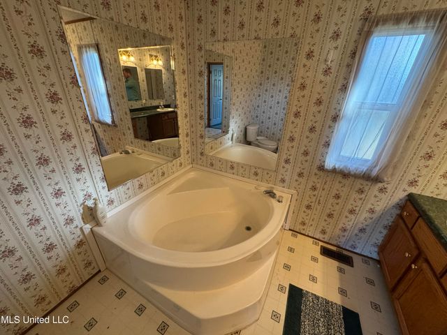 2041 King Road, Southaven, MS 38671