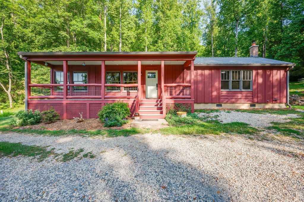 1343 Wares Gap Rd, Monroe, VA 24574