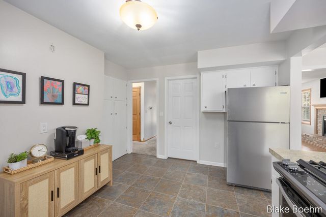 118 Lauderdale Avenue NE, Grand Rapids, MI 49546
