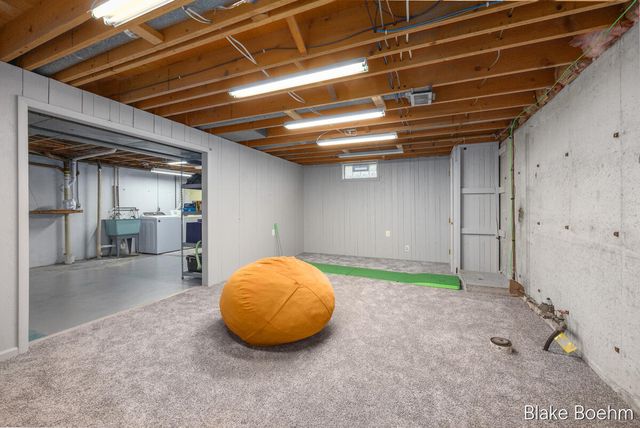 118 Lauderdale Avenue NE, Grand Rapids, MI 49546