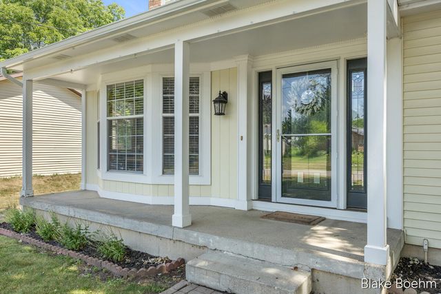 118 Lauderdale Avenue NE, Grand Rapids, MI 49546