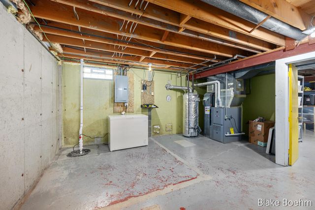 118 Lauderdale Avenue NE, Grand Rapids, MI 49546