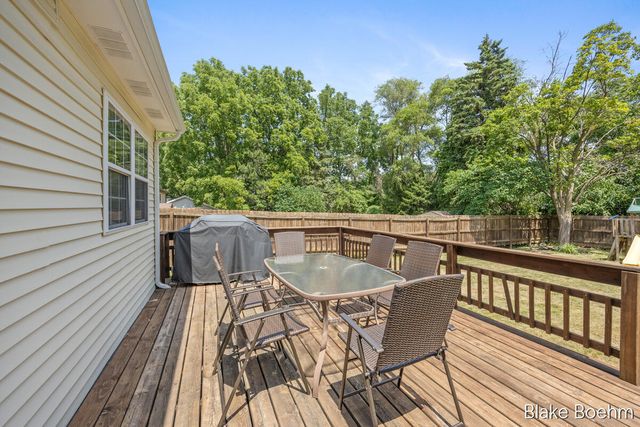 118 Lauderdale Avenue NE, Grand Rapids, MI 49546