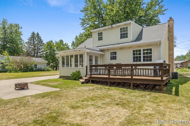 118 Lauderdale Avenue NE, Grand Rapids, MI 49546