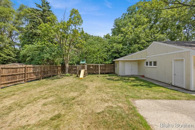 118 Lauderdale Avenue NE, Grand Rapids, MI 49546