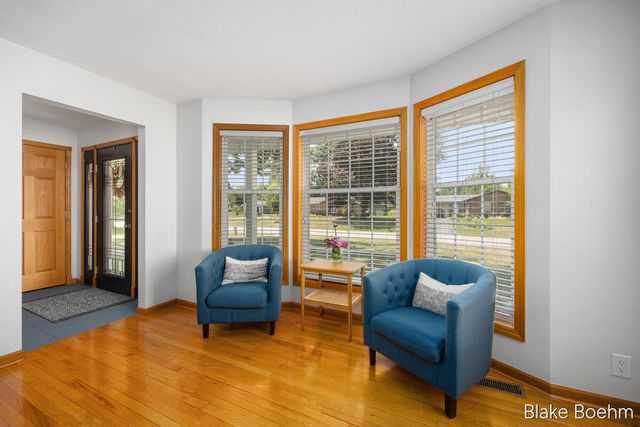 118 Lauderdale Avenue NE, Grand Rapids, MI 49546