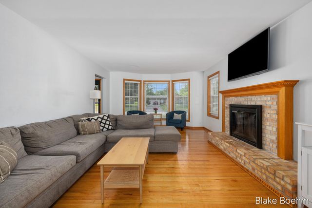 118 Lauderdale Avenue NE, Grand Rapids, MI 49546