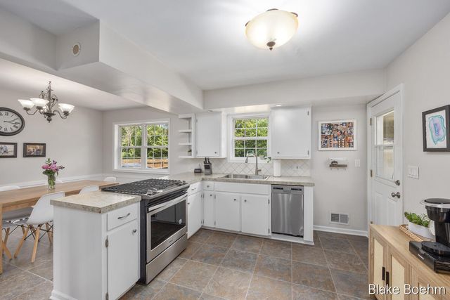 118 Lauderdale Avenue NE, Grand Rapids, MI 49546