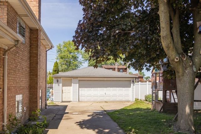 5940 W 88th Place, Oak Lawn, IL 60453