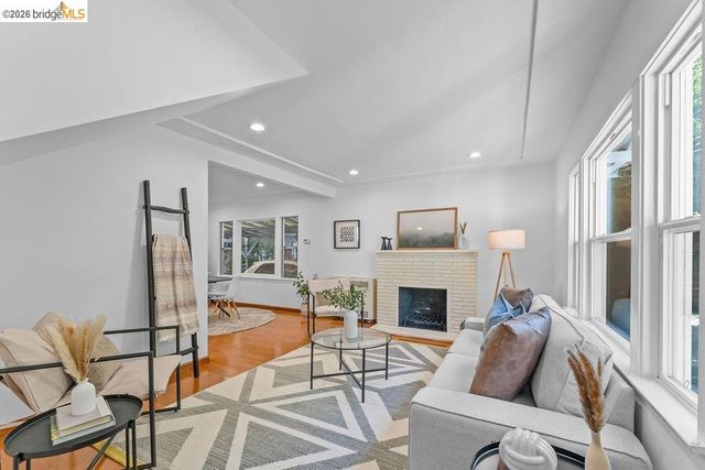 408 38th St, Oakland, CA 94609