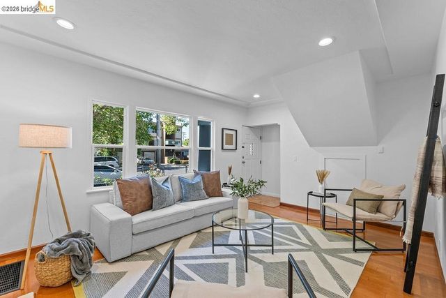 408 38th St, Oakland, CA 94609