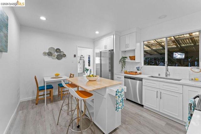 408 38th St, Oakland, CA 94609