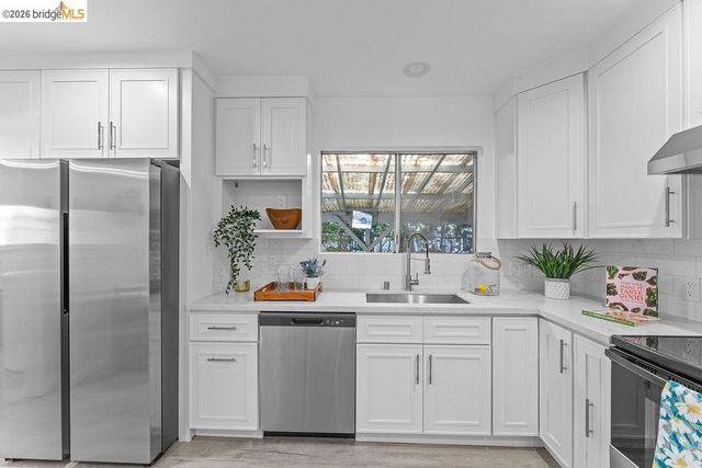 408 38th St, Oakland, CA 94609