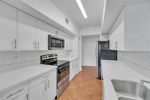 11601 SW 2nd St 21308, Pembroke Pines, FL 33025