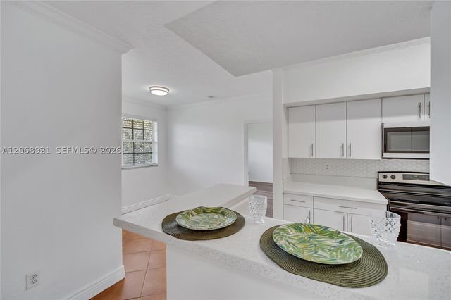 11601 SW 2nd St 21308, Pembroke Pines, FL 33025