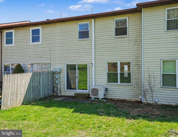 18 DARTMOUTH CT, Mechanicsburg, PA 17055