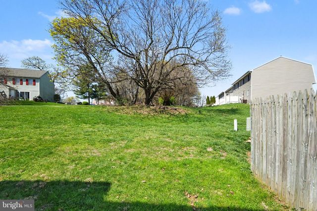 18 DARTMOUTH CT, Mechanicsburg, PA 17055
