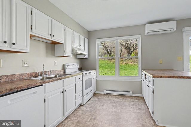 18 DARTMOUTH CT, Mechanicsburg, PA 17055