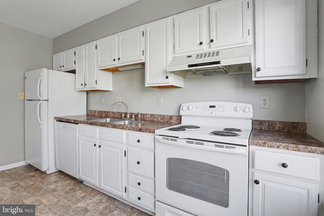 18 DARTMOUTH CT, Mechanicsburg, PA 17055