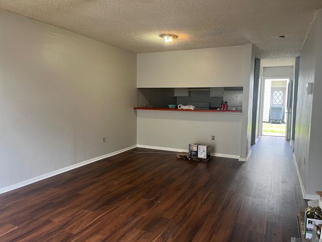 1921 Southpointe Dr, Baton Rouge, LA 70808