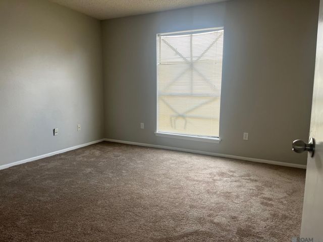 1921 Southpointe Dr, Baton Rouge, LA 70808