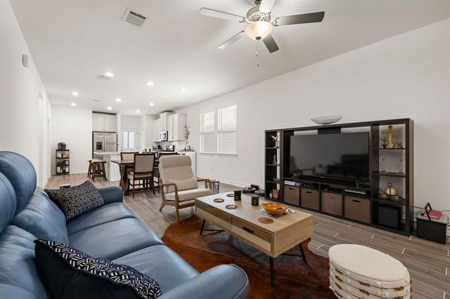 106 Gracie WAY, Hutto, TX 78634