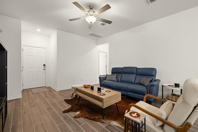 106 Gracie WAY, Hutto, TX 78634