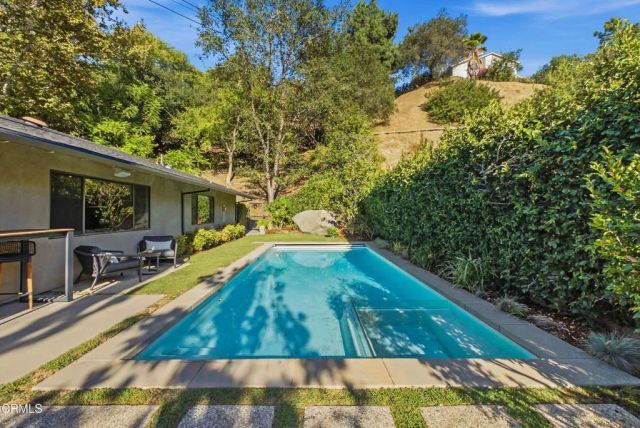 3616 E Chevy Chase Drive, Glendale, CA 91206