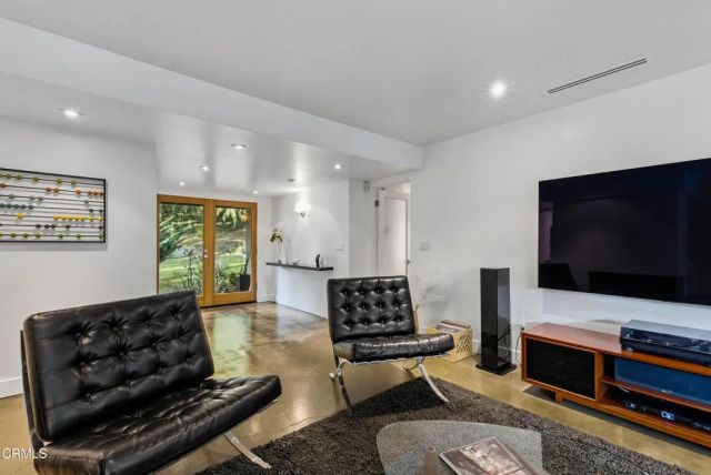 3616 E Chevy Chase Drive, Glendale, CA 91206