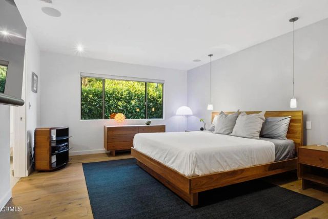 3616 E Chevy Chase Drive, Glendale, CA 91206