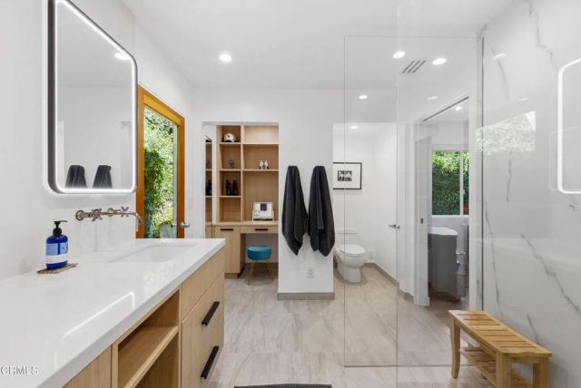3616 E Chevy Chase Drive, Glendale, CA 91206