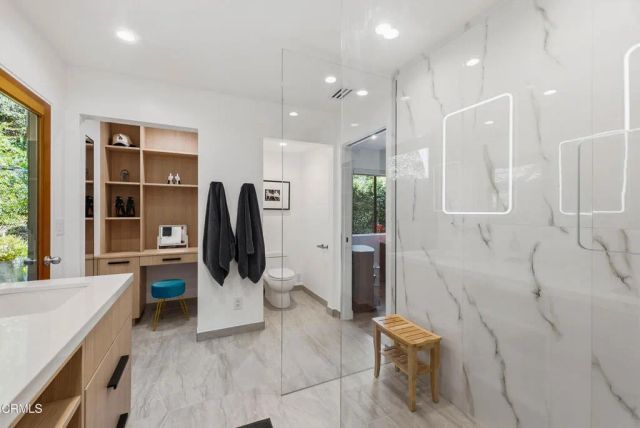 3616 E Chevy Chase Drive, Glendale, CA 91206