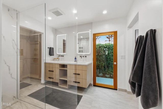 3616 E Chevy Chase Drive, Glendale, CA 91206