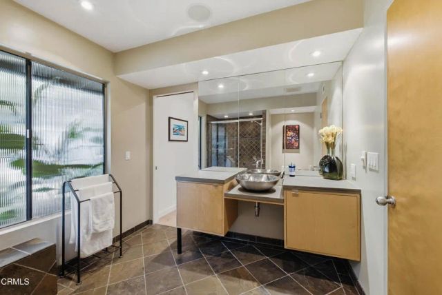 3616 E Chevy Chase Drive, Glendale, CA 91206