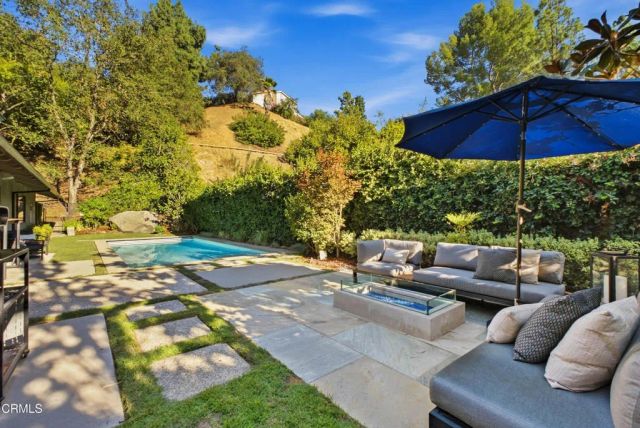 3616 E Chevy Chase Drive, Glendale, CA 91206