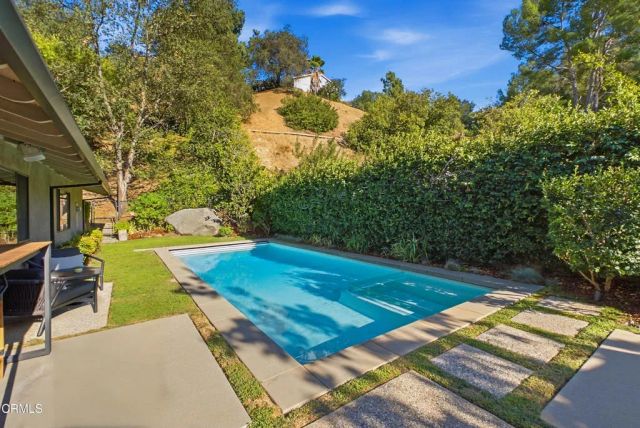 3616 E Chevy Chase Drive, Glendale, CA 91206