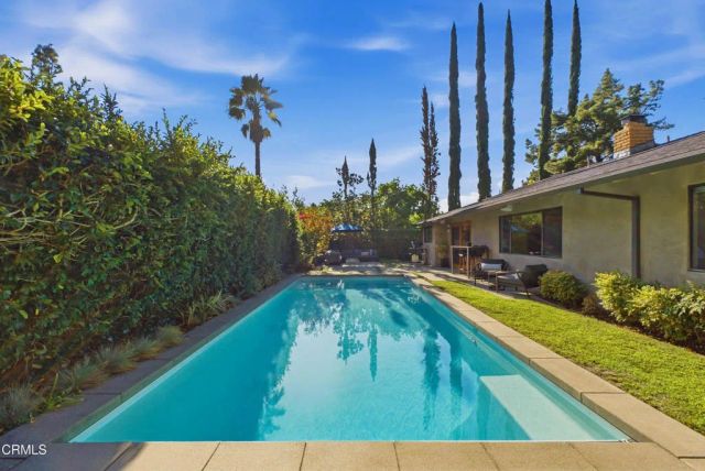 3616 E Chevy Chase Drive, Glendale, CA 91206