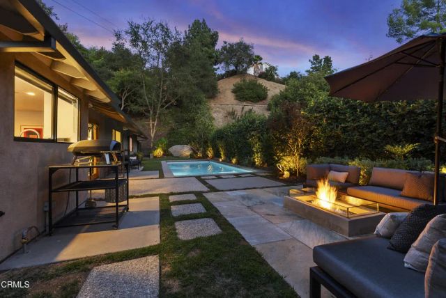 3616 E Chevy Chase Drive, Glendale, CA 91206
