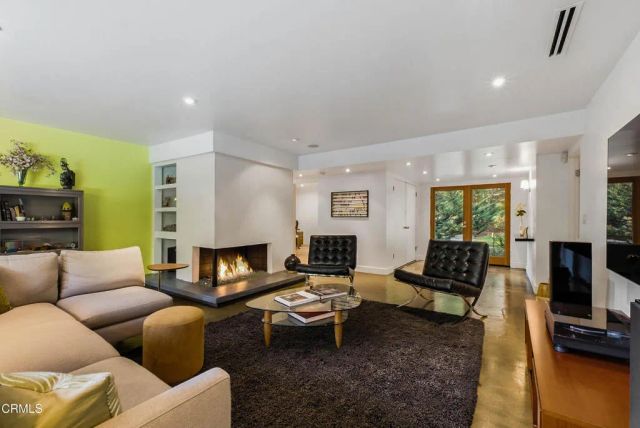 3616 E Chevy Chase Drive, Glendale, CA 91206